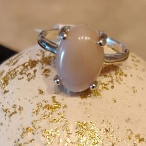 Prominent oval stone natural peach Cream moonstone On Silver Plated Band